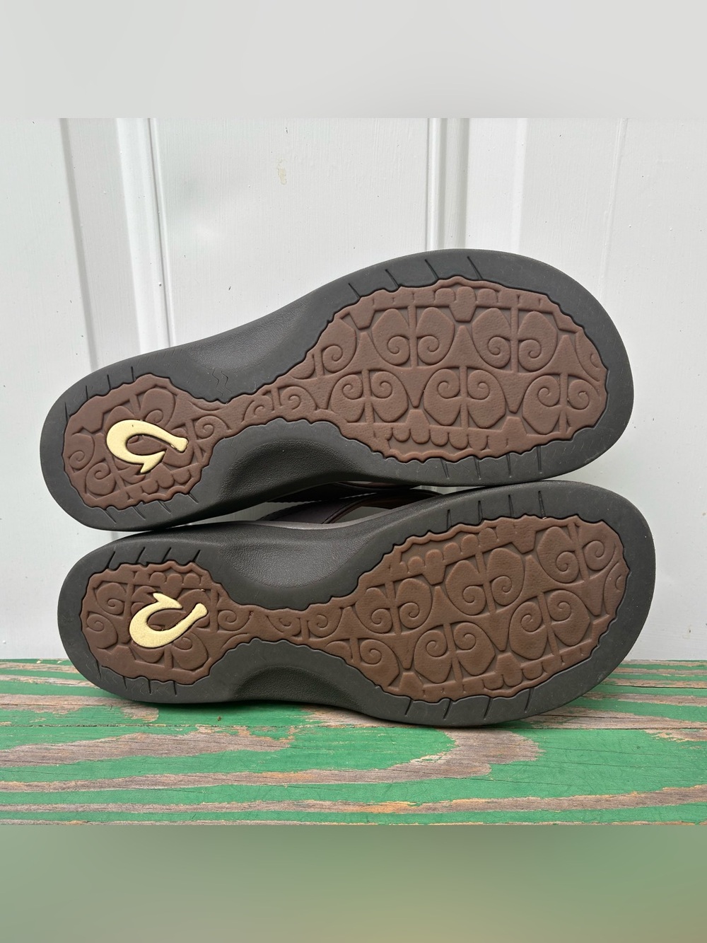 OluKai OHANA Womens Sz 8 Slip On Thong Sandals Brown Flip Flop Beach Summer - Picture 2 of 16